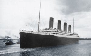 Titanic på vej ud af havnen