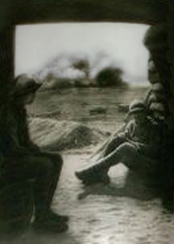 Soldater der venter under et bombardement ved Somme